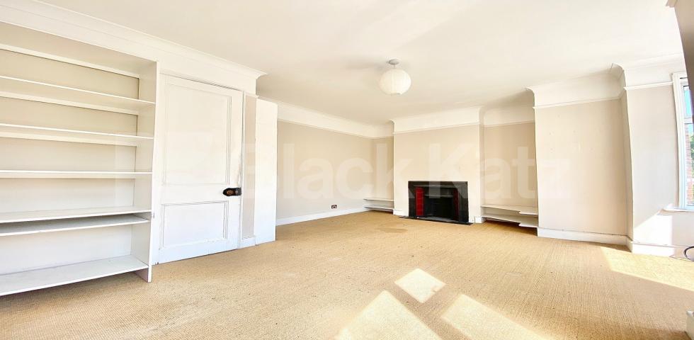 			VIRTUAL TOUR AVAILABLE!, 2 Bedroom, 1 bath, 1 reception Flat			 Barnard Hill, Muswell Hill